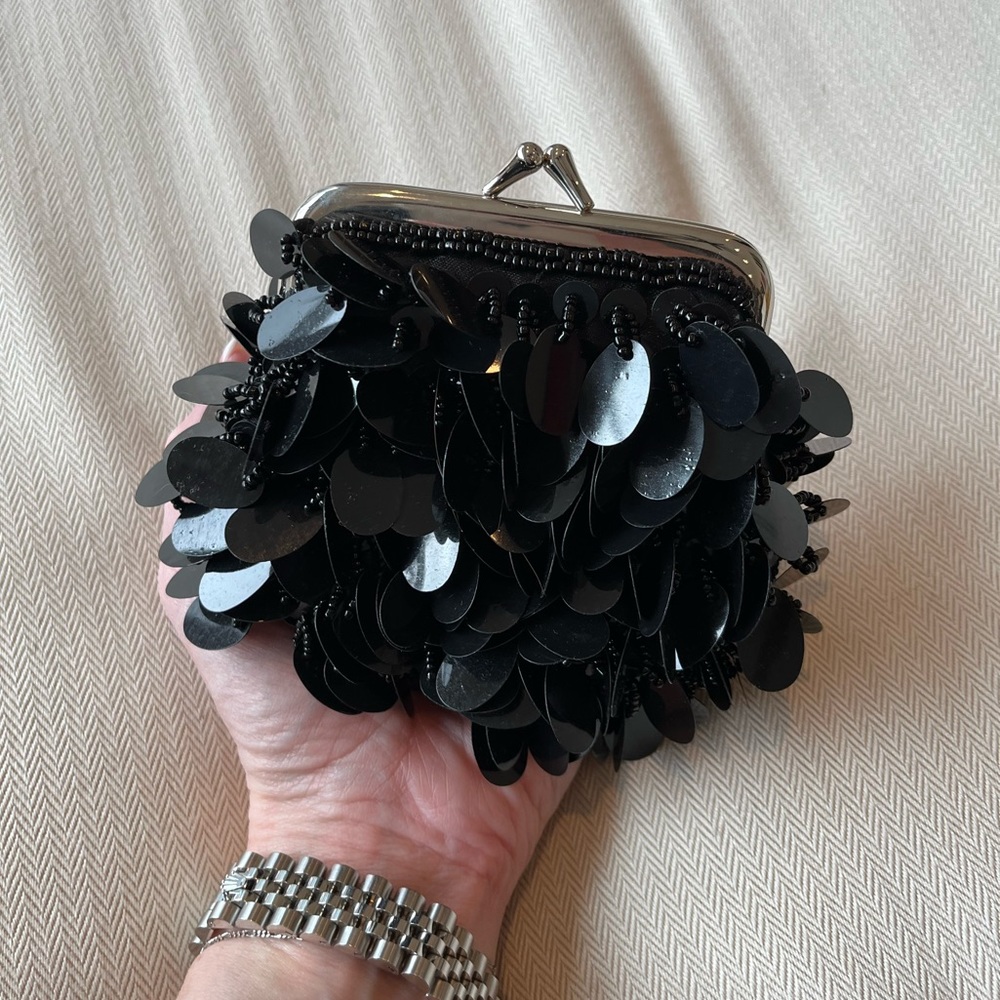 Black beaded coin purse.
